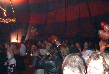 Balloon tent 